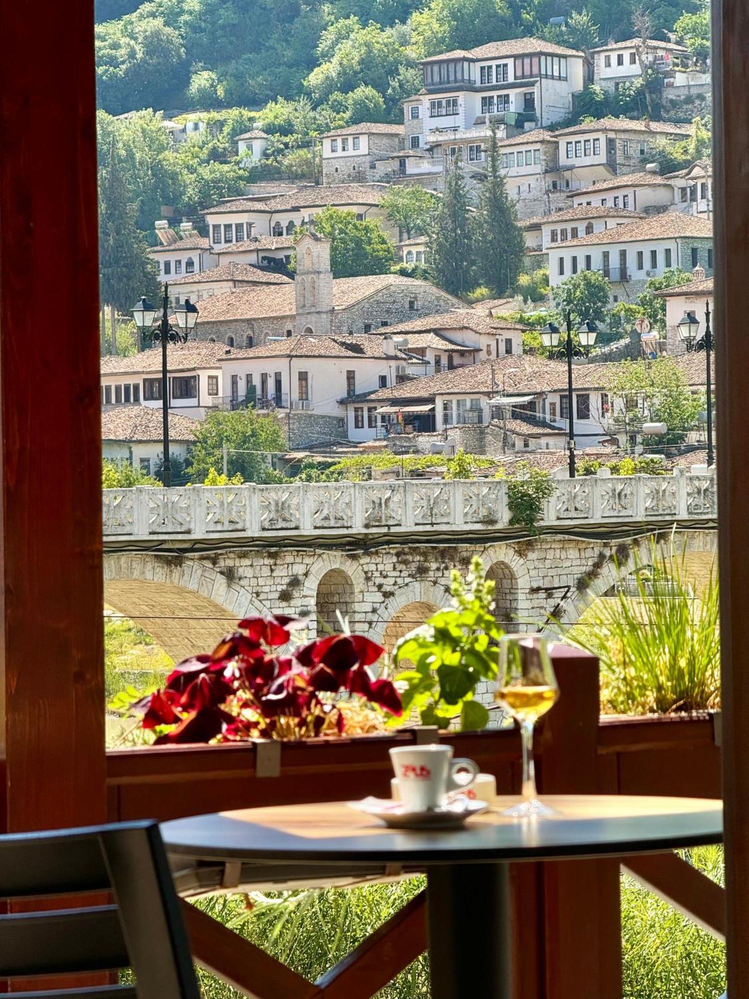 Hotel Bujtina Apsus Berat Exterior foto